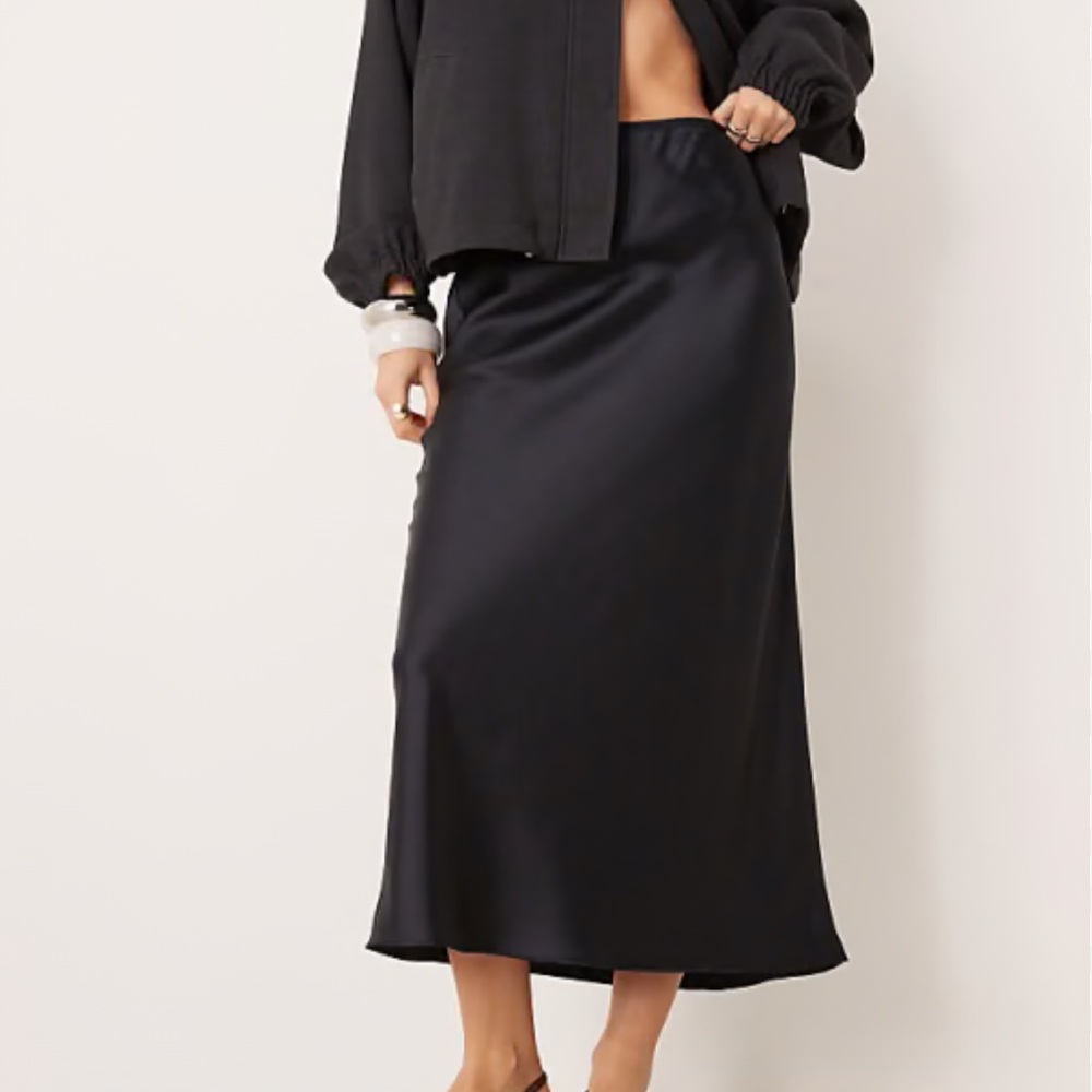Mango midi satin slip on skirt dark navy size L